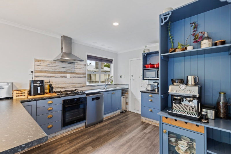 41 Pembroke Street, Westown, New Plymouth - Carousel 2