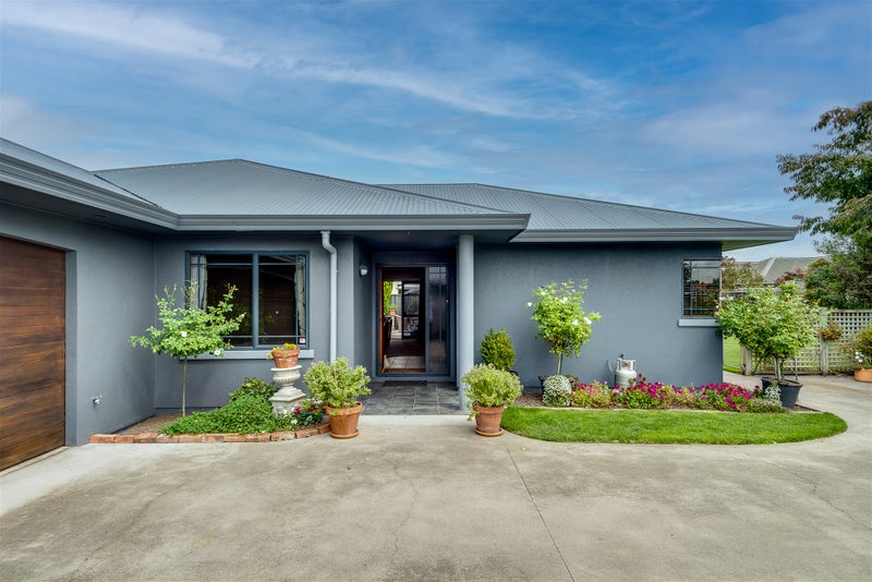 9 Amanda Place, Mayfair, Hastings - Carousel 2