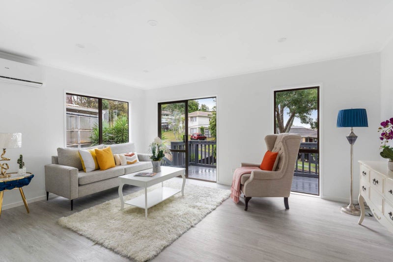 11 Lendenfeld Drive, Papatoetoe, Auckland - Carousel 2