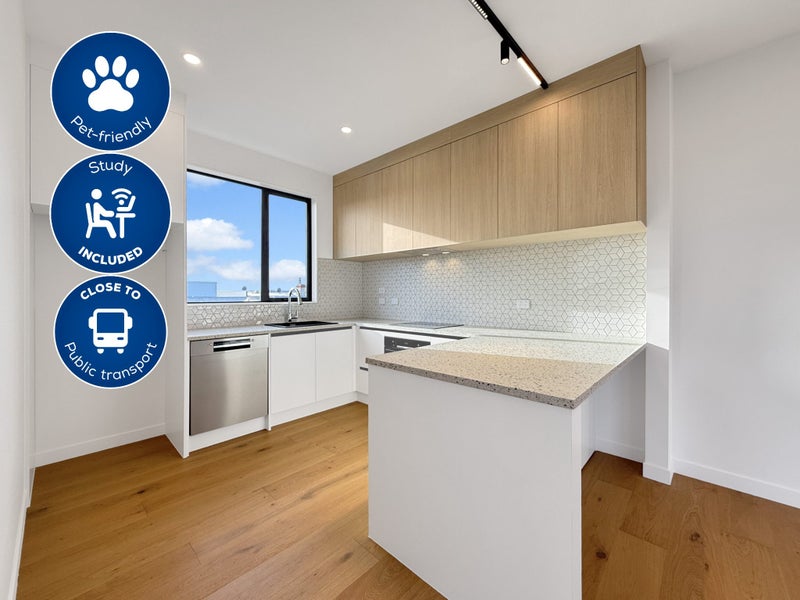 1/11 Huia Road, Point Chevalier, Auckland - Carousel 1