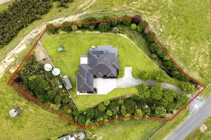 3 Betty May Drive, Pyes Pa, Tauranga - Carousel 21