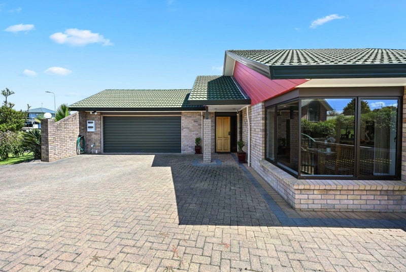 42 Western Heights Drive, Western Heights, Hamilton - Carousel 2