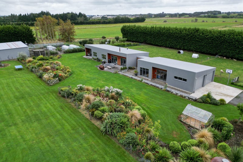 124 Fairweather Road, Mill Road - Carousel 1