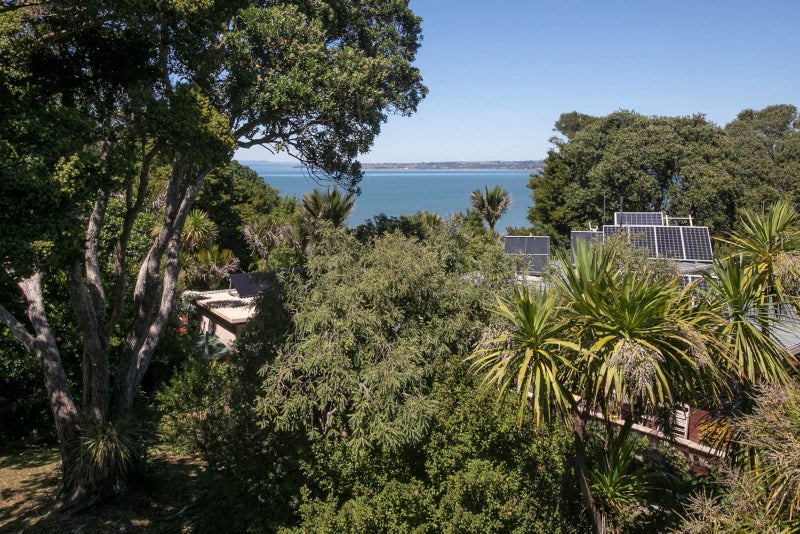 2A Kauri Point Road, Laingholm, Auckland - Carousel 2
