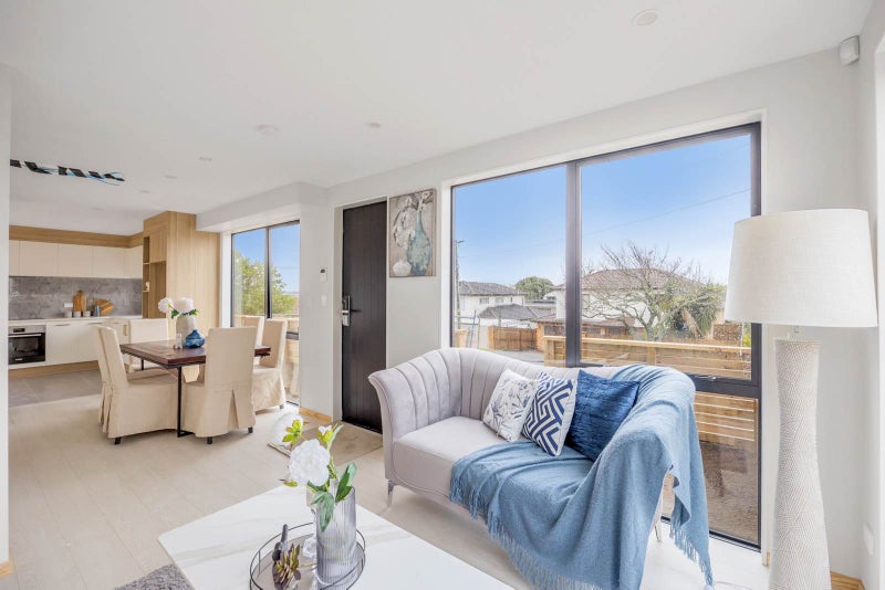 127E Barrack Road, Mount Wellington, Auckland - Carousel 1