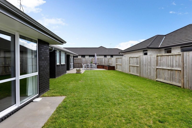 11 Drower Glen, Flagstaff, Hamilton - Carousel 16