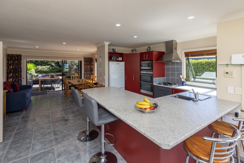14 San Priamo Place, Paraparaumu Beach, Paraparaumu - Carousel 2