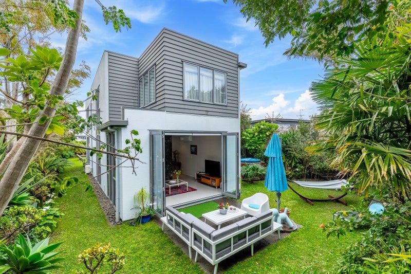 7 Merani Street, Narrow Neck, Auckland - Carousel 1