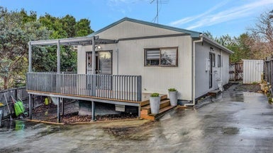 2/38 Arlette Place, Massey, Auckland - Carousel 1
