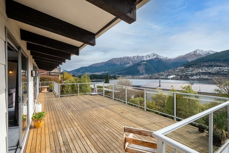 52 Oregon Drive, Kelvin Heights, Queenstown - Carousel 1
