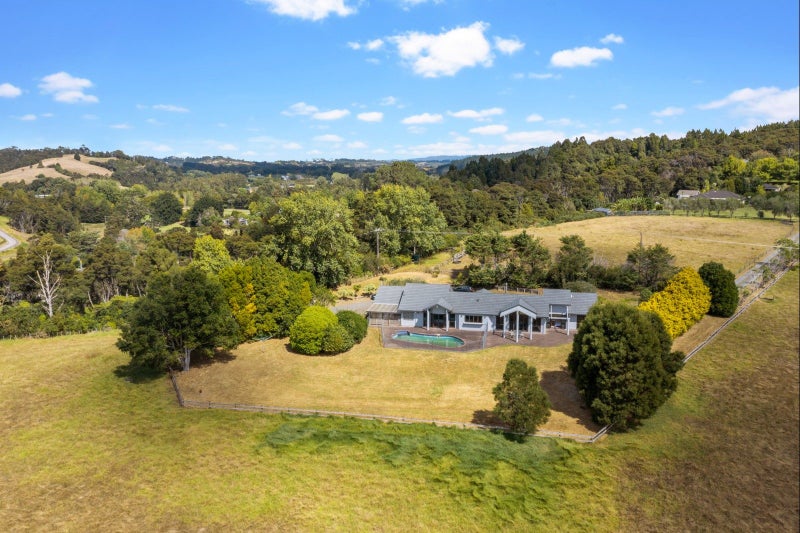 145 Three Oaks Drive, Albany - Carousel 1