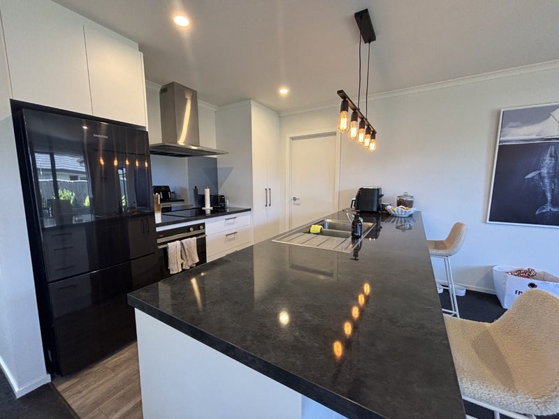 24 Chertsey Road, Richmond, Richmond - Carousel 2