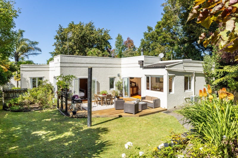 6 Ormond Road, Hospital Hill, Napier - Carousel 1