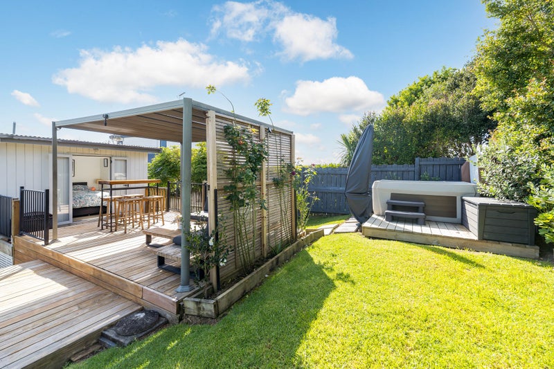 52B Bay Street, Red Beach, Whangaparāoa - Carousel 1