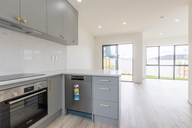 7/77 Glenmore Road, Sunnyhills, Auckland - Carousel 1