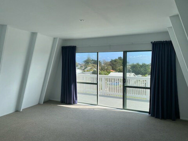 74 Kahukura Avenue, Waitārere Beach, Levin - Carousel 2