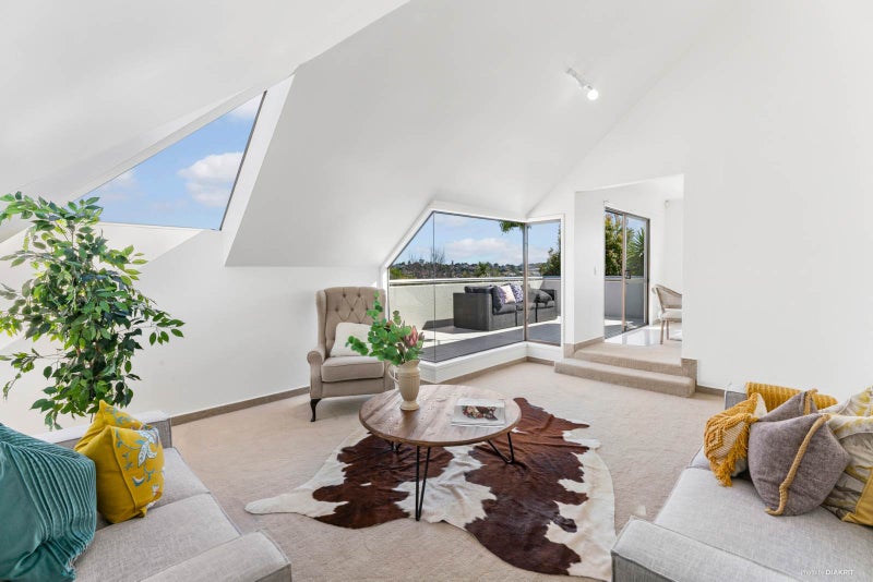 2/76 Simmental Crescent, Somerville, Manukau - Carousel 1