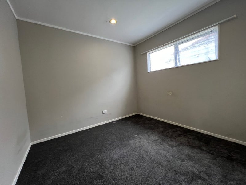 19 Lynwood Road, New Lynn, Auckland - Carousel 8