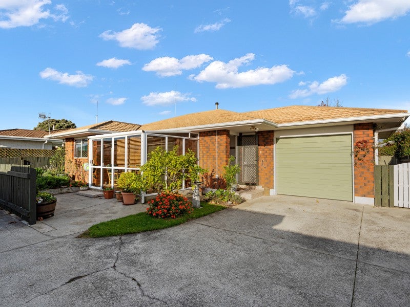 8B Moore Street, West End, Palmerston North - Carousel 1