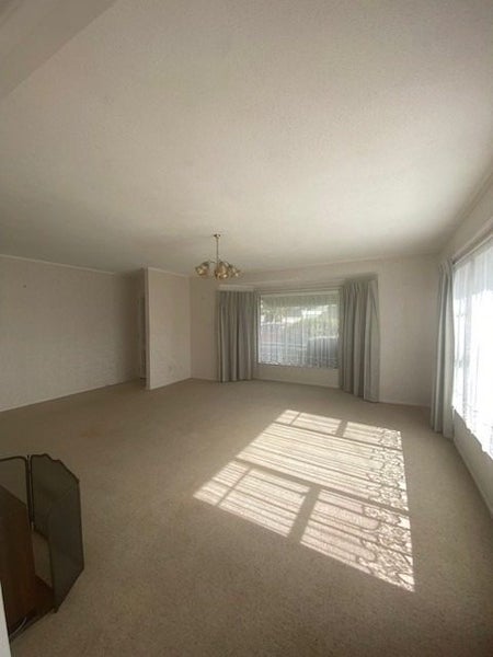 30 Oxford Street, Tawa, Wellington - Carousel 2