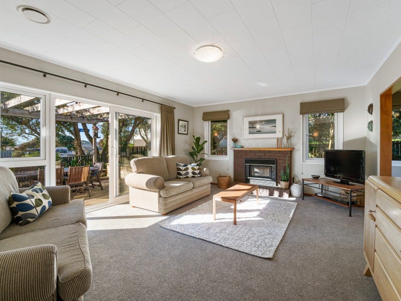 1 Ash Grove, Ranui, Porirua - Carousel 2