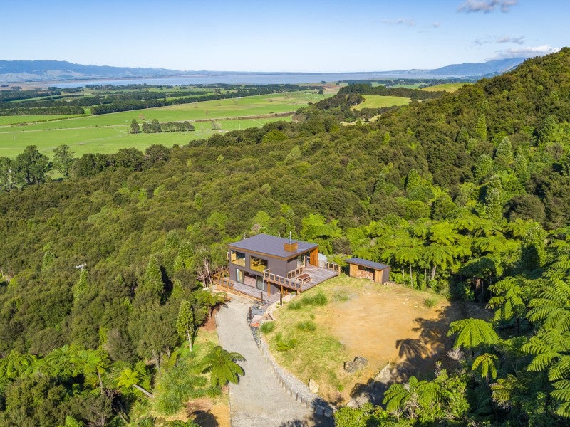 63A Cundys Road, Western Lake, Featherston - Carousel 26