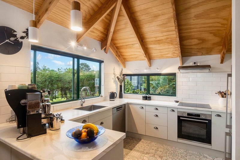 12A Seaside Avenue, Waterview, Auckland - Carousel 2