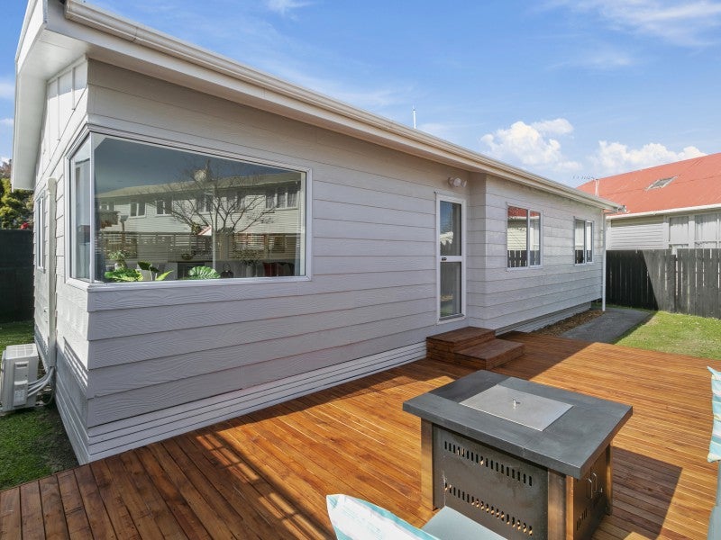 15B Trevethick Grove, Woburn, Lower Hutt - Carousel 1