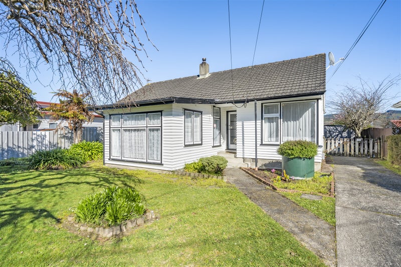 20 Robertson Street, Elderslea, Upper Hutt - Carousel 1