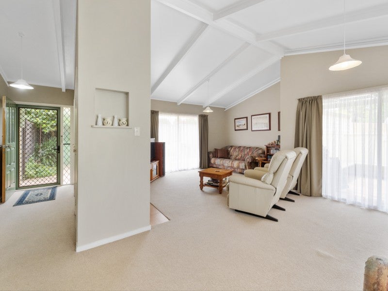 10 Tirita Street, Kawaha Point, Rotorua - Carousel 2