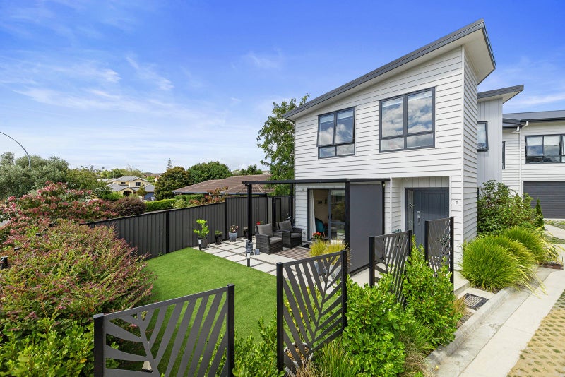 1/3 The Link, Flagstaff, Hamilton - Carousel 1