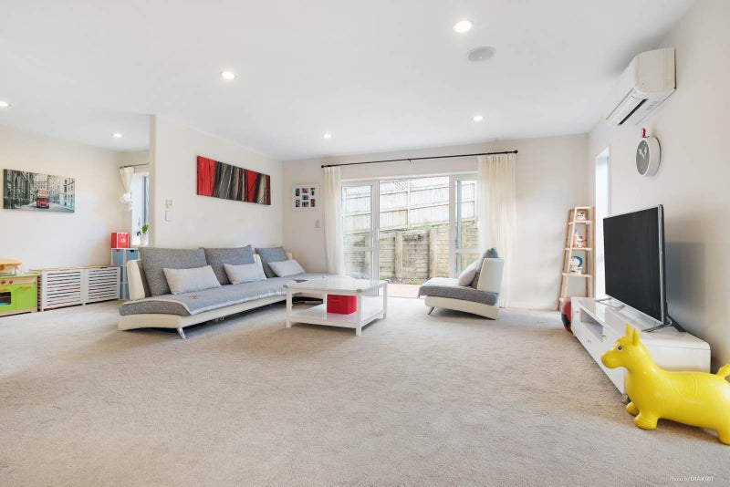 51 Sohlue Place, Oteha, Auckland - Carousel 2