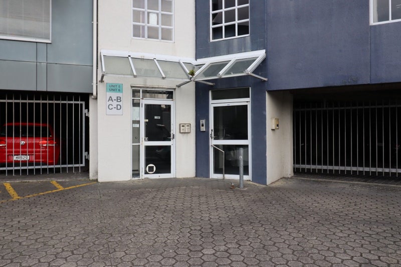 6B/8 Lipman Street, Mount Victoria, Wellington - Carousel 1