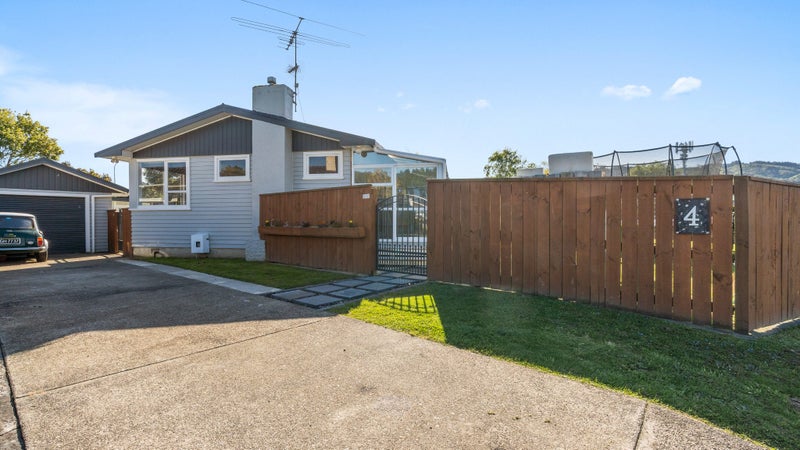 4 Sequoia Place, Maoribank, Upper Hutt - Carousel 2