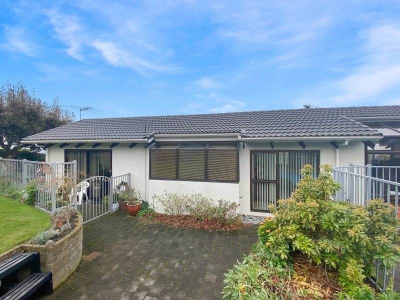 43 Woodside Common, Westmorland, Christchurch - Carousel 18