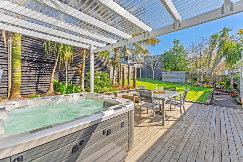 1/95 Langana Avenue, Browns Bay, Auckland - Carousel 2