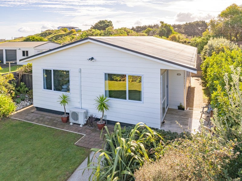 19 Waitote Street, Castlecliff, Whanganui - Carousel 1
