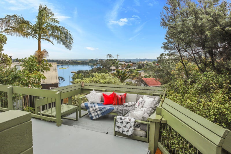 10 Amelia Place, Beach Haven, Auckland - Carousel 2