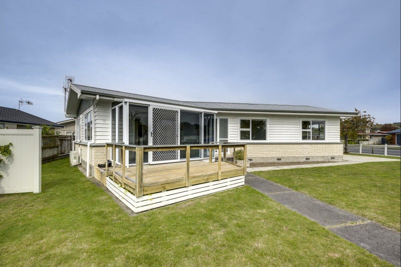 4 Upham Crescent, Taradale, Napier - Carousel 2