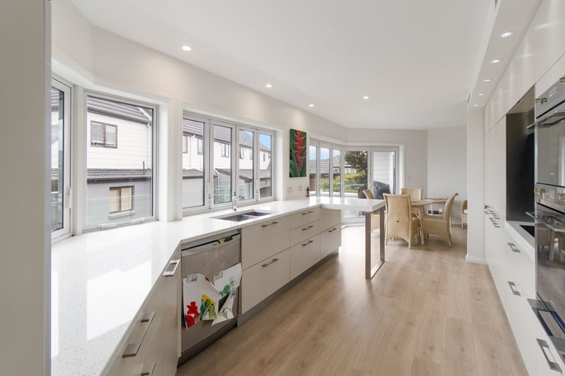 2/1 Te Akau Crescent, Bucklands Beach, Auckland - Carousel 2