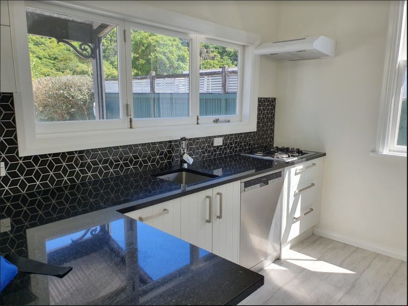 23 Riddlers Crescent, Petone, Lower Hutt - Carousel 2