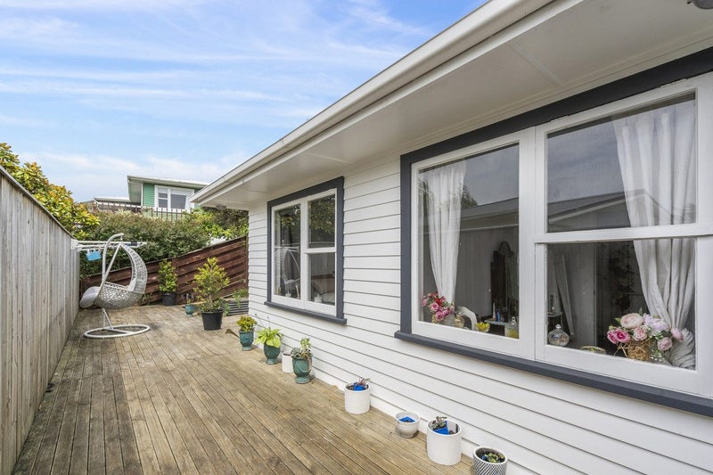 76 Grays Road, Camborne, Porirua - Carousel 1