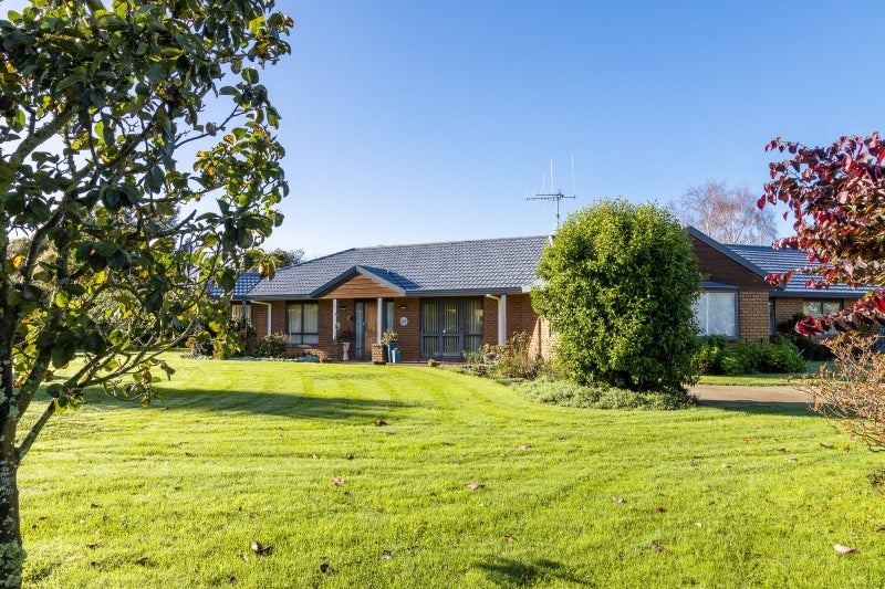 1 Curnow Place, Leamington, Cambridge - Carousel 1