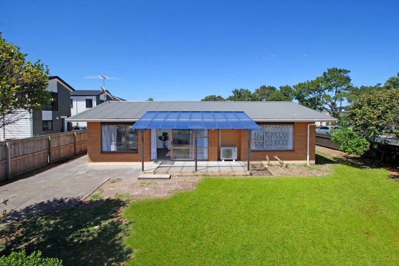 27 Birdwood Avenue, Papatoetoe, Auckland - Carousel 2