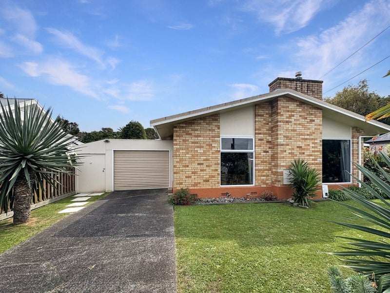 2 Saint Leonard Street, Saint Johns Hill, Whanganui - Carousel 1