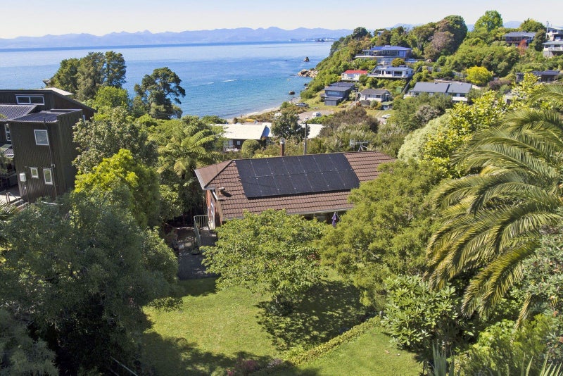 15 Cook Crescent, Kaiteriteri - Carousel 1