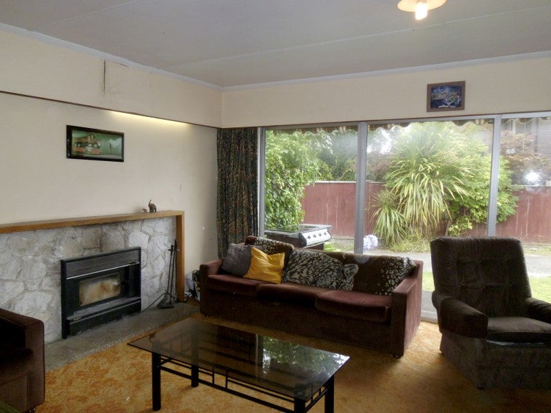 10 Berkley Place, Awapuni, Palmerston North - Carousel 2