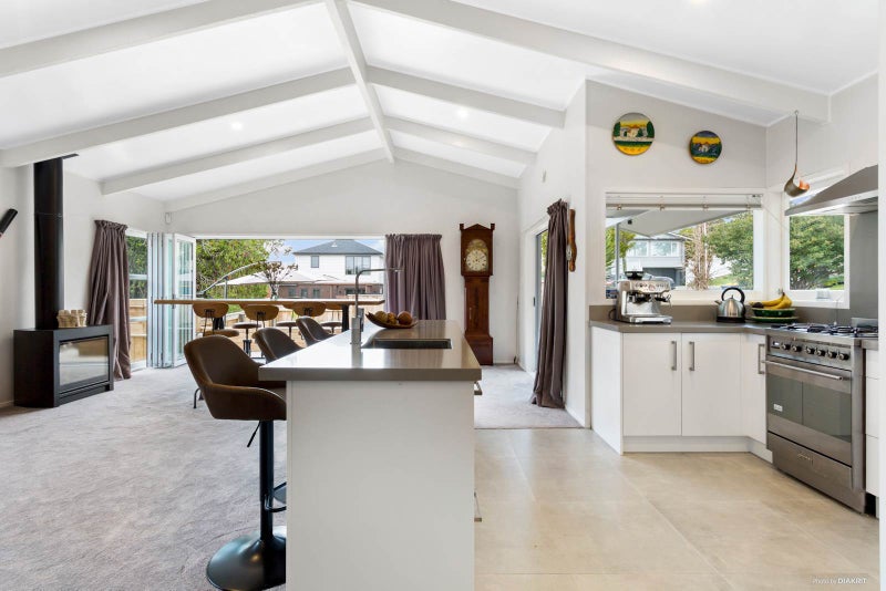 20 Rothesay Bay Road, Rothesay Bay, Auckland - Carousel 2