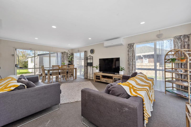 8 Raleigh Avenue, Fairview Downs, Hamilton - Carousel 2