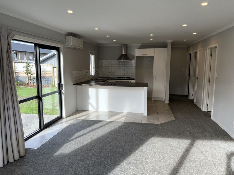 2/21 Onukutara Place, Huntington, Hamilton - Carousel 2
